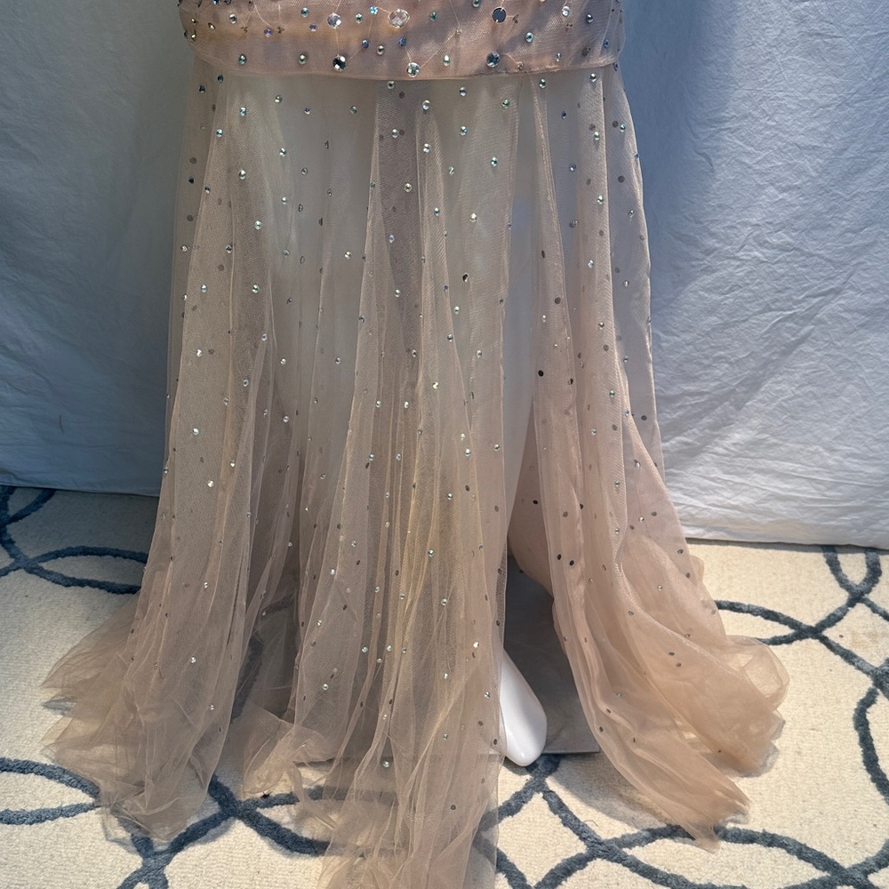 Stunning Sequined High-Low Dress - Picture 5 of 15